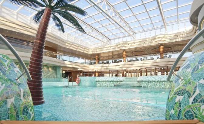 Zwembad op de MSC Splendida